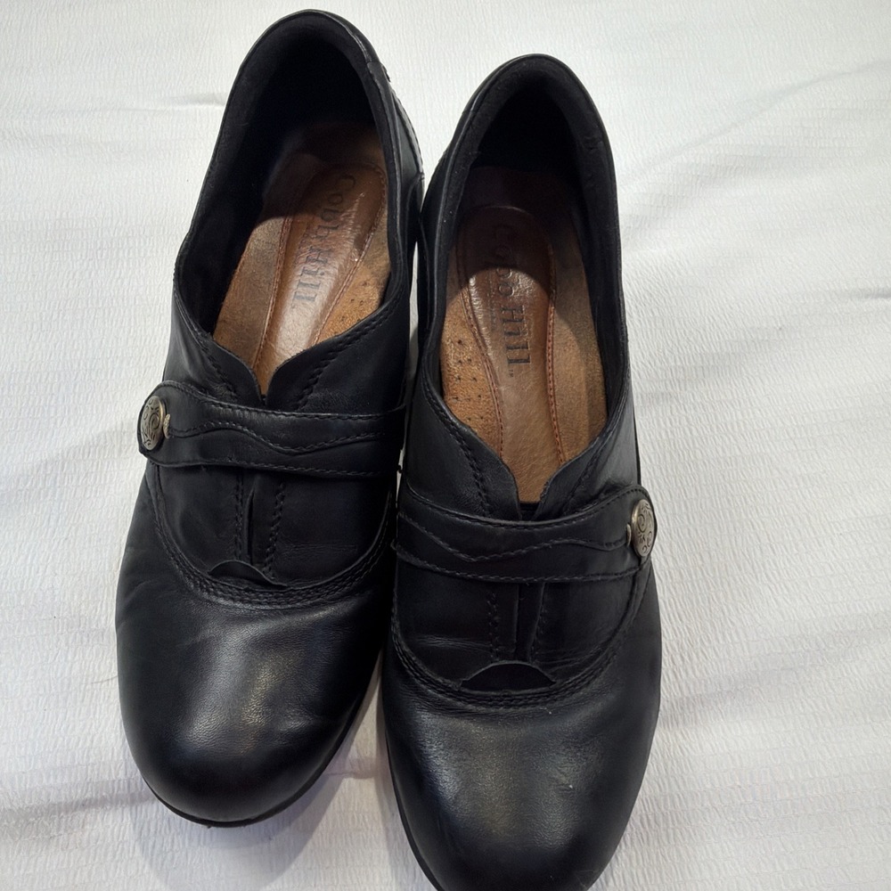 Cobb Hill Black Leather Comfort Ankle Booties Block Heel Button Detail Women
